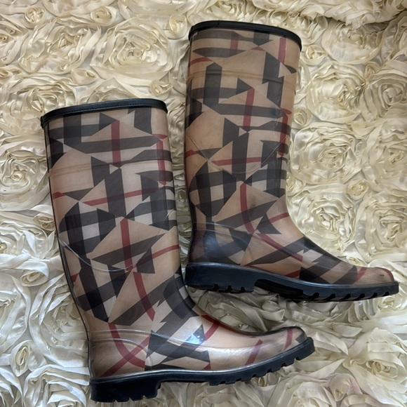Burberry rain boots size 9 - Picture 6 of 12